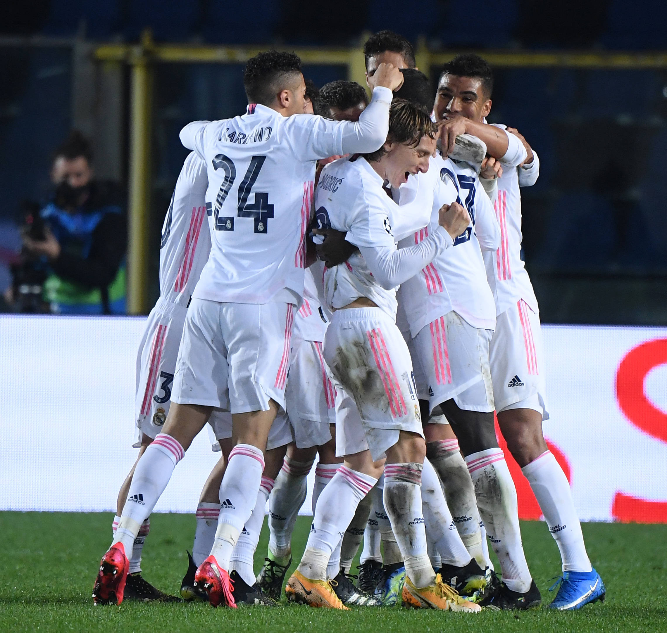 真人-纳达尔连续十二场比赛得分超过败北，皇家马德里不断突破！赛场气氛高涨的简单介绍