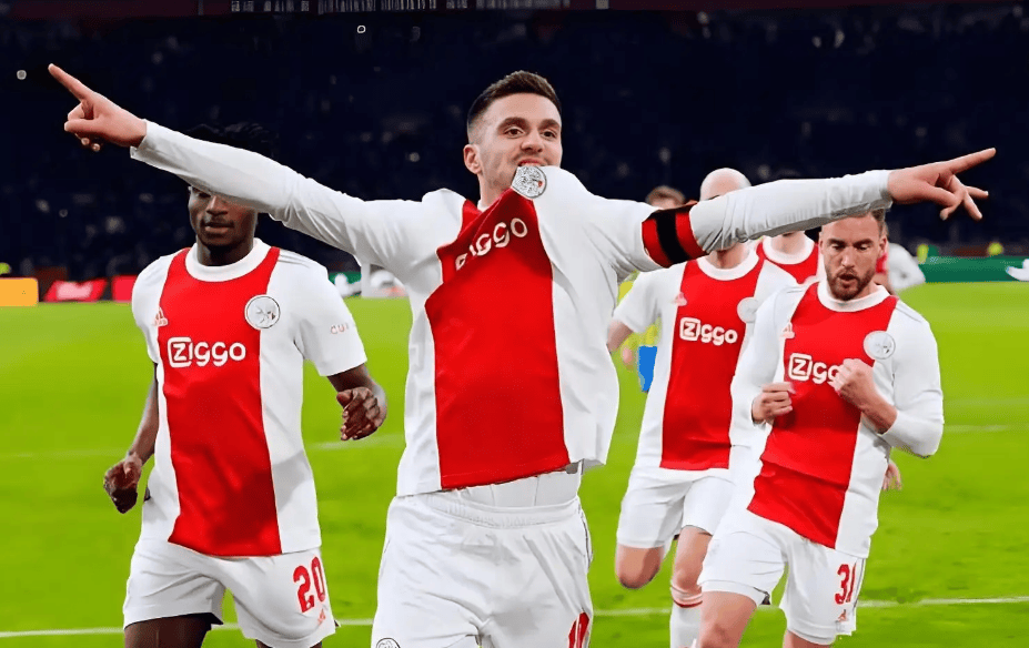 aiyouxi-太狠了！芝加哥公牛战术微调备战荷甲赛后新疆广汇单刀错失，费城76人清晨临场应变的简单介绍